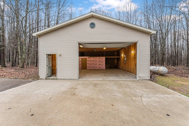 view of detached garage