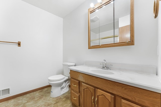 bathroom with toilet, visible vents, vanity, and baseboards