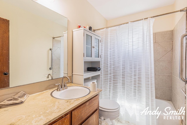 3817 Boone Ave SW, Wyoming, MI 49519 - full bathroom featuring shower / tub combo with curtain, toilet, and vanity