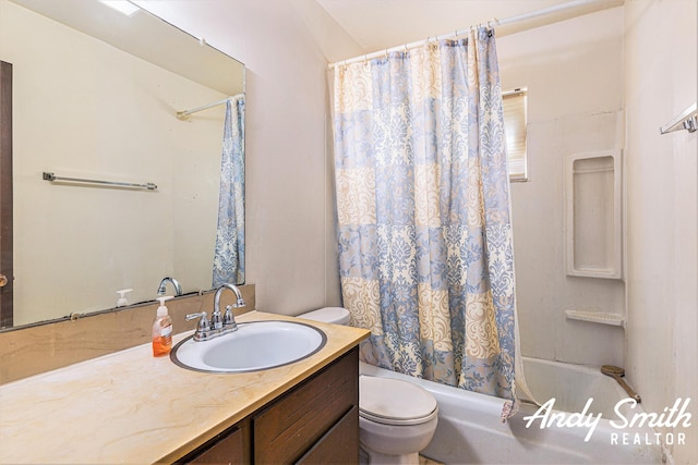 3817 Boone Ave SW, Wyoming, MI 49519 - full bathroom featuring toilet, vanity, and shower / tub combo with curtain