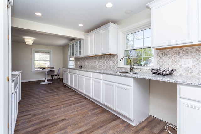 kitchen featuring recessed lighting, a sink, dark wood-style flooring, tasteful backsplash, and white cabinets