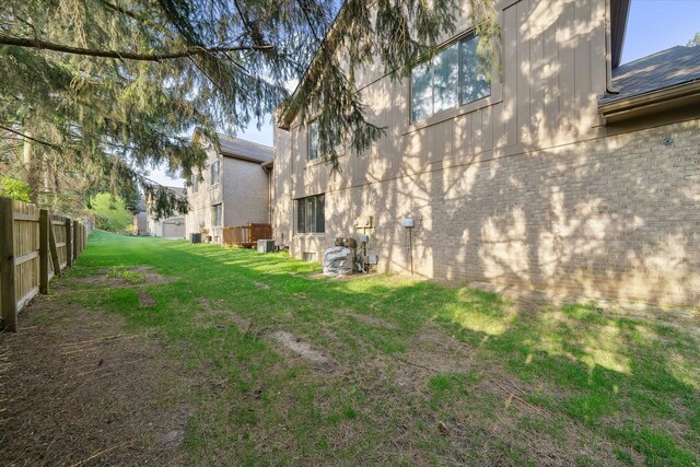 29691 Sierra Pointe Cir, Farmington Hills, MI 48331 - view of yard featuring fence