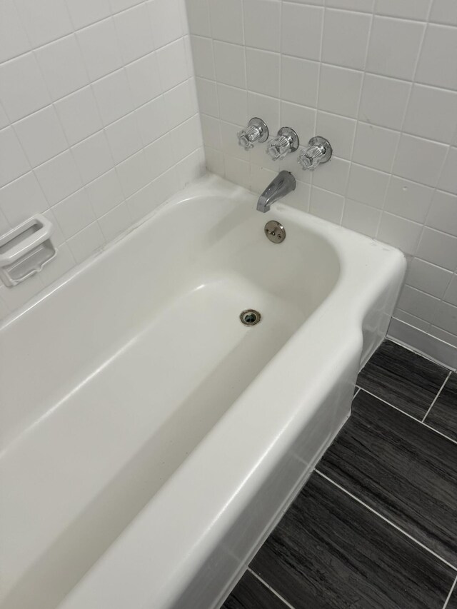 bathroom featuring a bathtub