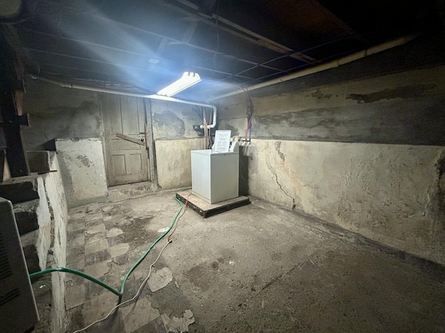 unfinished basement with washer / clothes dryer