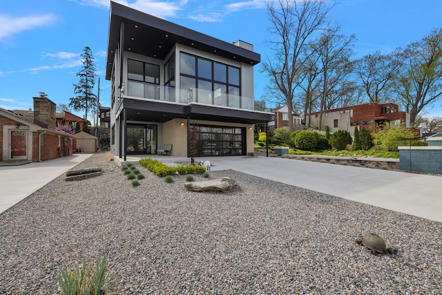 contemporary house featuring driveway and a garage