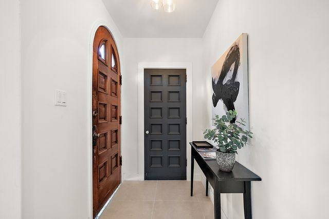 2423 Chicago Blvd, Detroit, MI 48206 - foyer entrance with light tile patterned floors