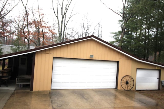 garage featuring a garage