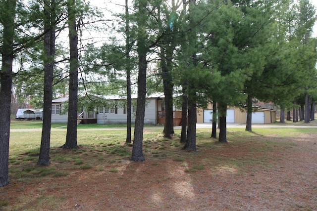 view of yard with an outbuilding and a garage