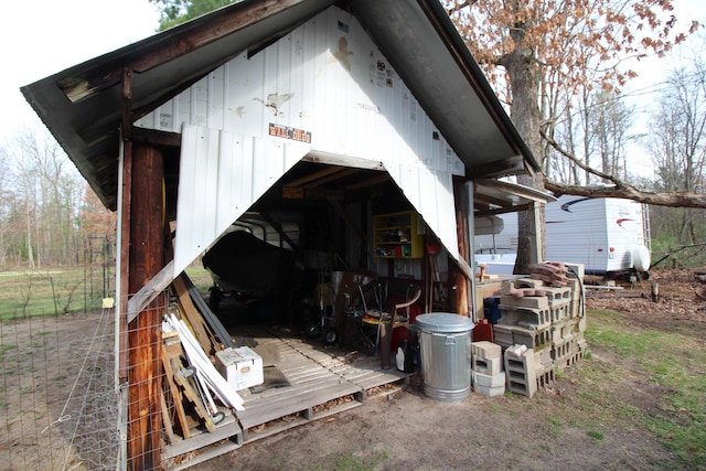 view of outdoor structure featuring an outbuilding