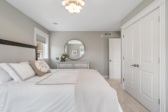 1300 N Eagle Lake Dr, Kalamazoo, MI 49009 - bedroom featuring visible vents, light carpet, and baseboards