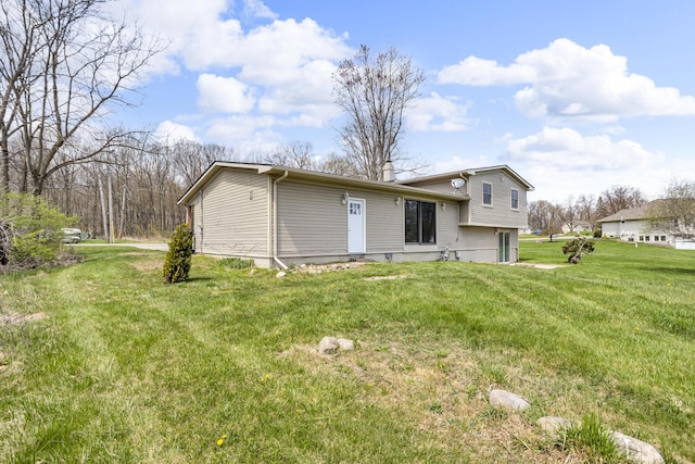 9315 Kingsley Dr, Onsted, MI 49265 - back of property featuring a lawn