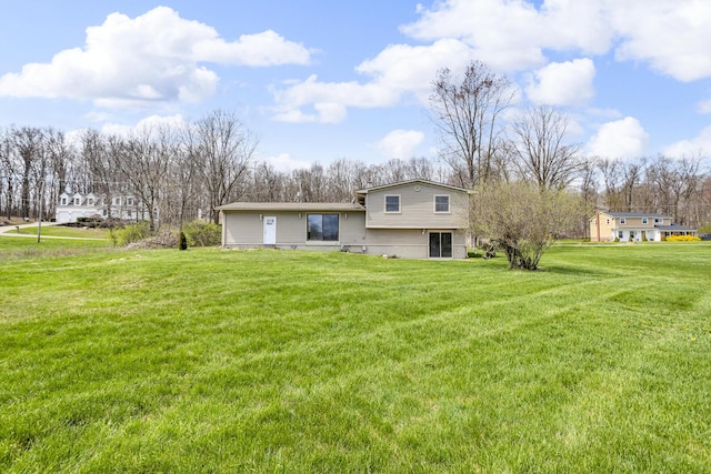 9315 Kingsley Dr, Onsted, MI 49265 - back of house with a yard