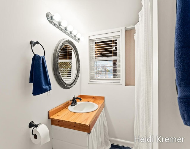 full bath with vanity