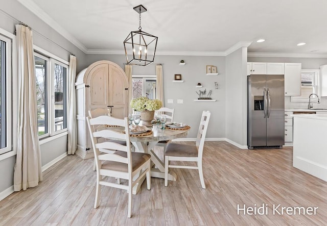 dining area with baseboards, recessed lighting, light wood finished floors, and crown molding