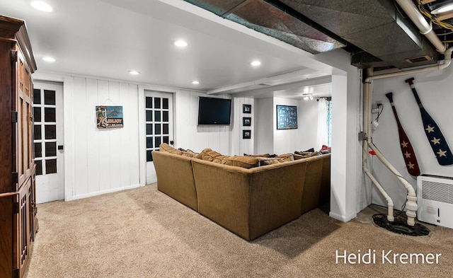 living area featuring recessed lighting and carpet