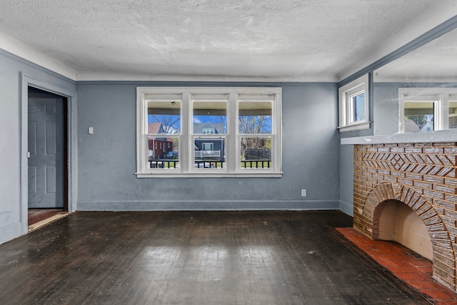 15374 Birwood St, Detroit, MI 48238 - unfurnished living room featuring a textured ceiling, hardwood / wood-style floors, and baseboards