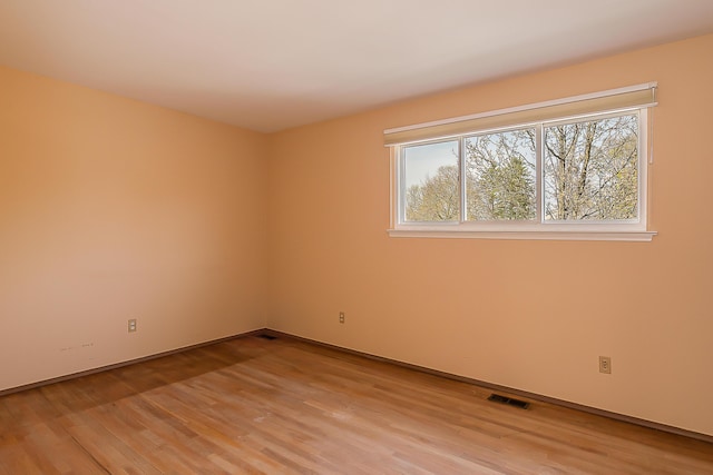 3134 Williamsburg Rd, Ann Arbor, MI 48108 - empty room with visible vents, light wood-style floors, and plenty of natural light
