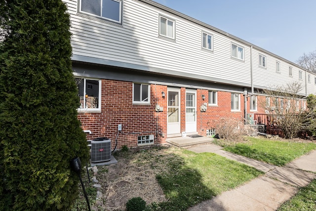 3134 Williamsburg Rd, Ann Arbor, MI 48108 - back of house featuring cooling unit and brick siding