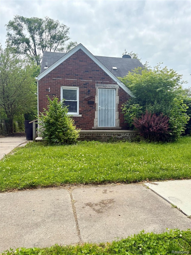 15300 Faircrest St, Detroit, MI 48205 - view of front facade featuring brick siding and a front yard