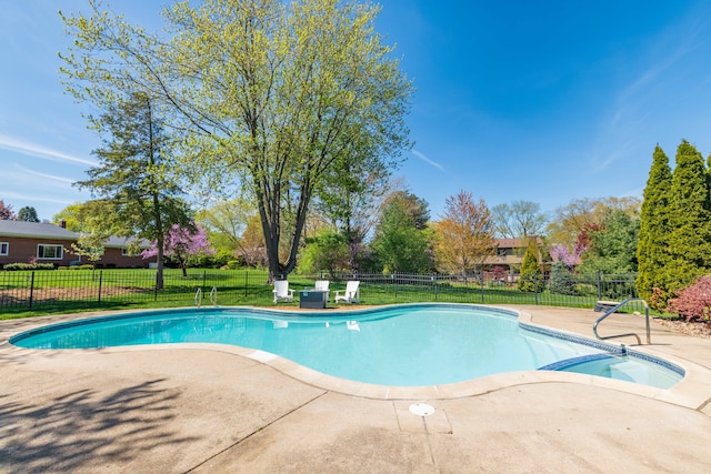 view of swimming pool featuring a patio, a lawn, fence, and a pool with connected hot tub