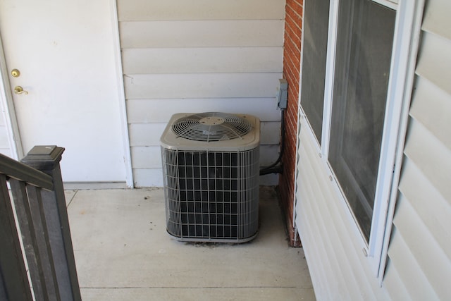33185 Swallow Dr, Rockwood, MI 48173 - exterior details with central AC