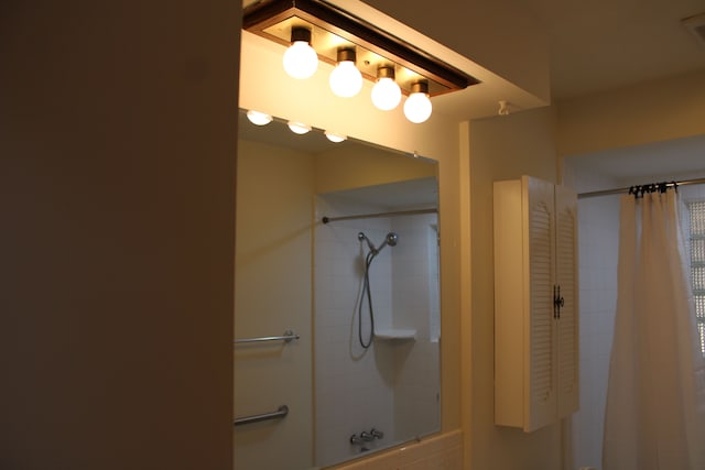 33185 Swallow Dr, Rockwood, MI 48173 - bathroom with shower / tub combo with curtain