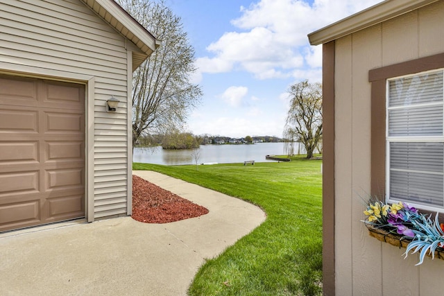 9015 Kingsley Dr, Onsted, MI 49265 - view of yard featuring a water view and a garage