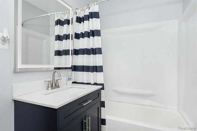 full bath with shower / bath combo and vanity