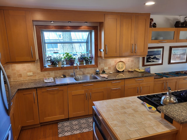6358 Timberwood S, West Bloomfield, MI 48322 - kitchen with wood finished floors, black stovetop, a sink, and tasteful backsplash