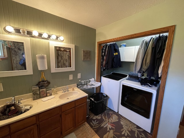 331 Jonesville Rd, Jonesville, MI 49250 - full bath featuring double vanity, washer and clothes dryer, a sink, and a textured ceiling