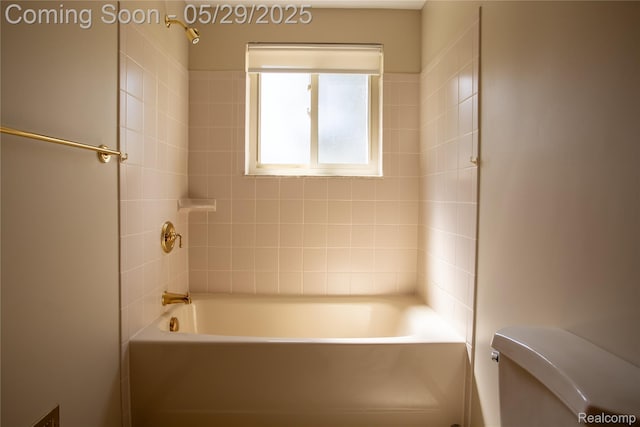 140 Indian Knolls St, Oxford, MI 48371 - bathroom featuring shower / bath combination and toilet