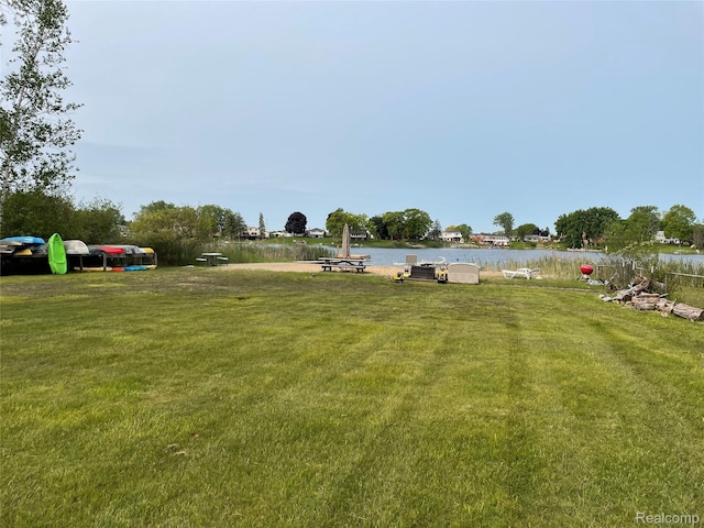 140 Indian Knolls St, Oxford, MI 48371 - view of grassy yard featuring a water view