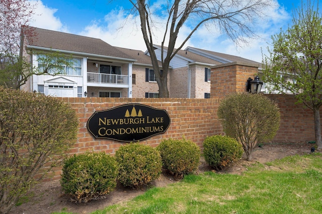 view of community / neighborhood sign