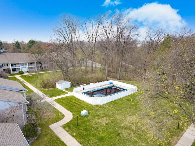 view of yard featuring a jacuzzi