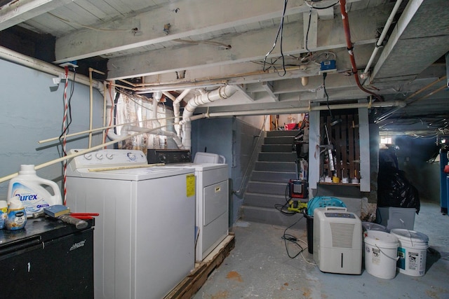 unfinished below grade area featuring washer and clothes dryer