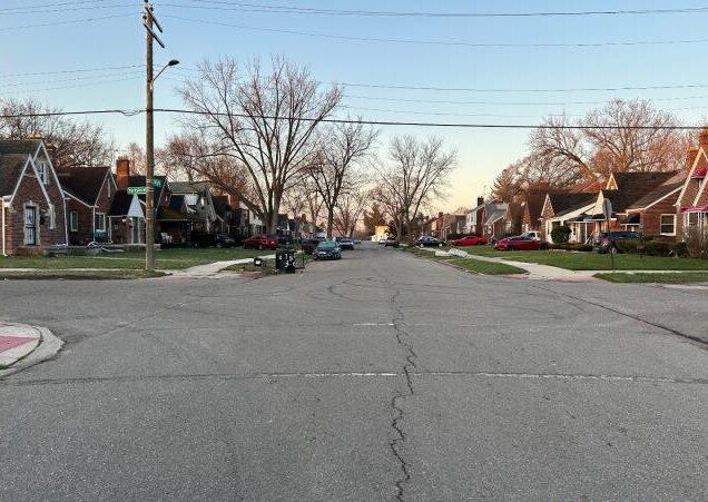 view of road featuring a residential view, sidewalks, curbs, and street lights
