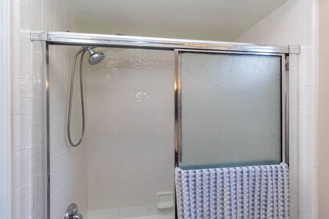 bathroom with a tile shower