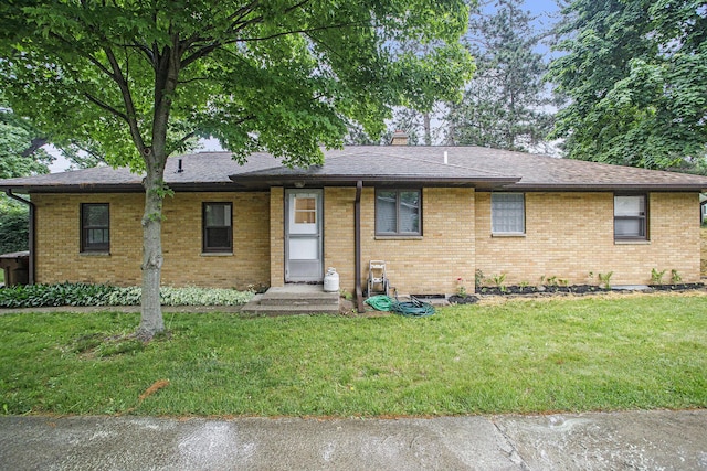 904 W Walnut St, Hastings, MI 49058 - ranch-style house with brick siding, a front yard, and a chimney