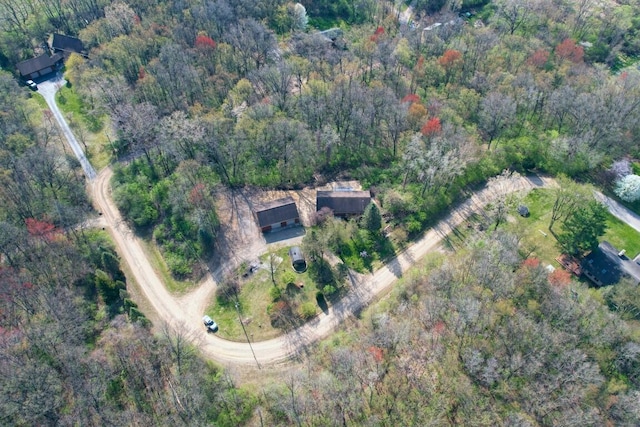 bird's eye view featuring a wooded view