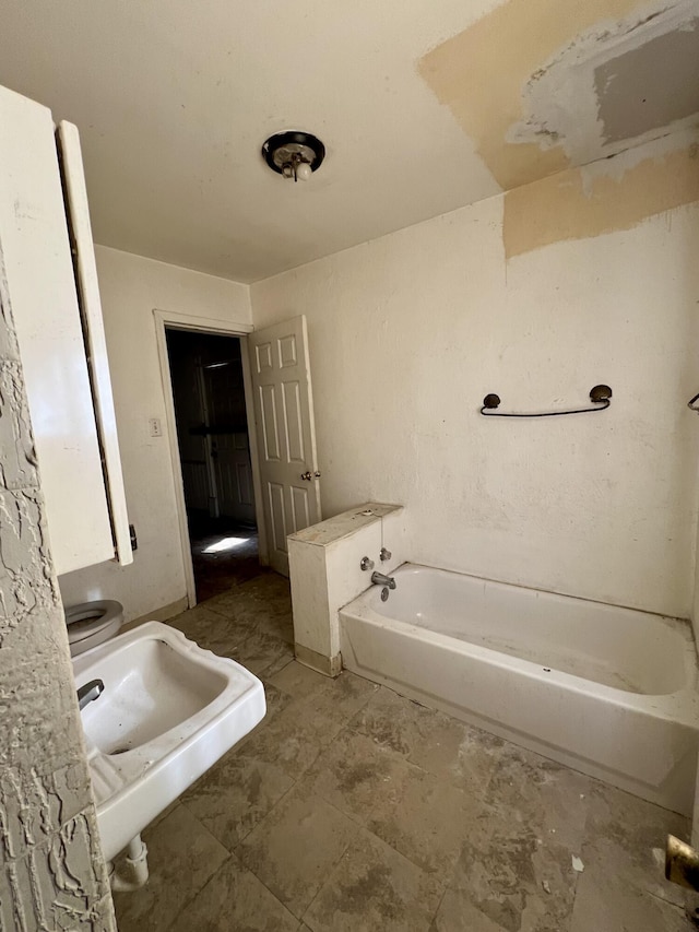 full bathroom featuring a washtub and a sink