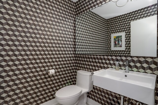311 Alfred St, Detroit, MI 48201 - bathroom with a sink, toilet, and tile walls
