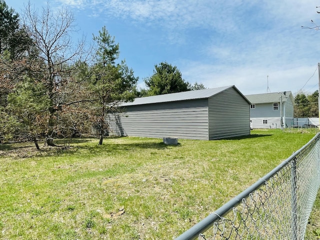 view of yard featuring fence and an outbuilding