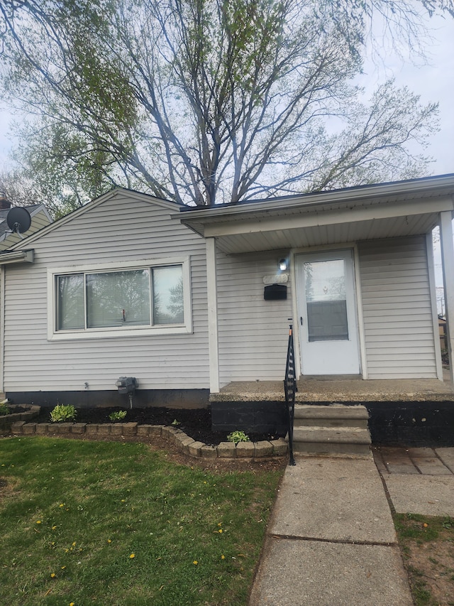 22613 Raven Ave, Eastpointe, MI 48021 - bungalow with a front yard