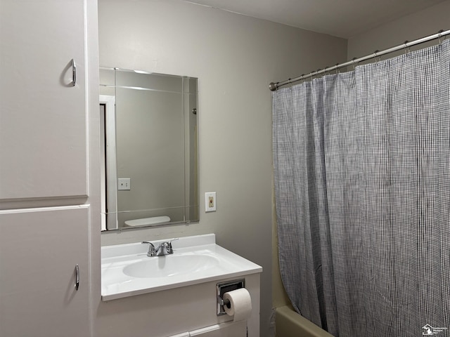 full bathroom featuring shower / bath combo with shower curtain and vanity