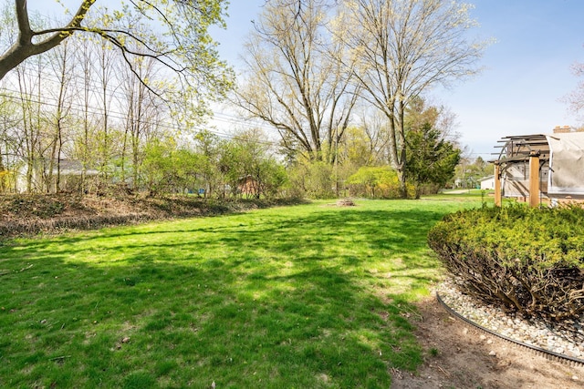 29742 Old Bedford St, Farmington Hills, MI 48331 - view of green lawn