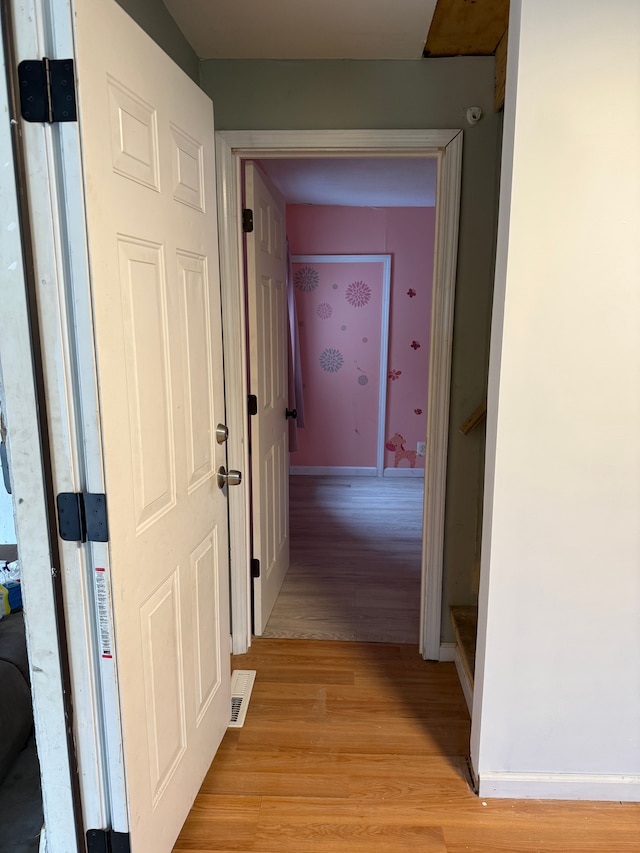 2976 Giddings Blvd, Highland, MI 48356 - corridor with visible vents and light wood-style flooring