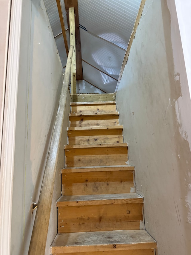 2976 Giddings Blvd, Highland, MI 48356 - stairway featuring lofted ceiling