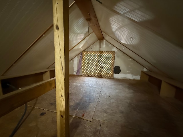 2976 Giddings Blvd, Highland, MI 48356 - bonus room with lofted ceiling