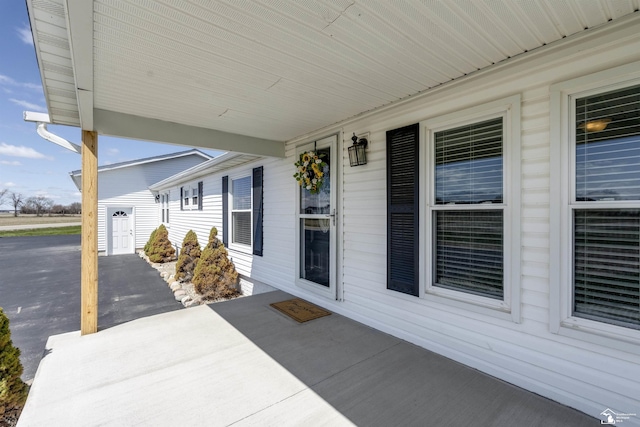 view of patio / terrace with covered porch