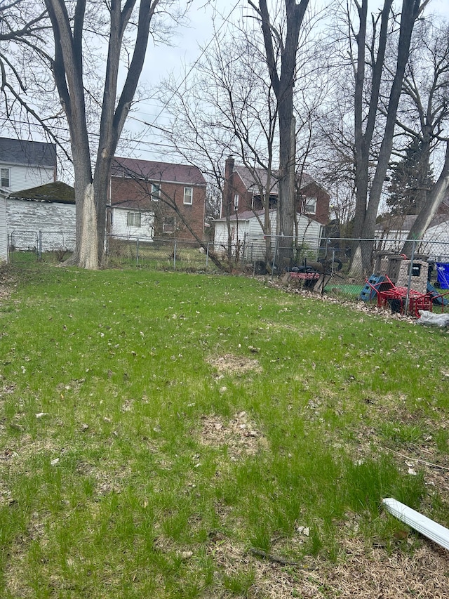 19483 Meyers Rd, Detroit, MI 48235 - view of yard with fence